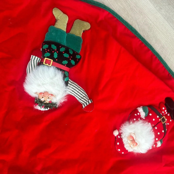 Vintage Potpourri Press vintage Santa Tree Skirt - Picture 5 of 10